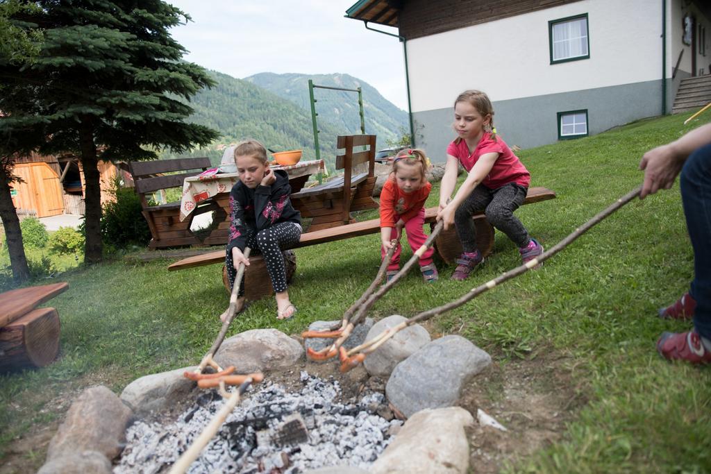 Gaestehaus Berger - Priglhof Hotell Treffen Exteriör bild